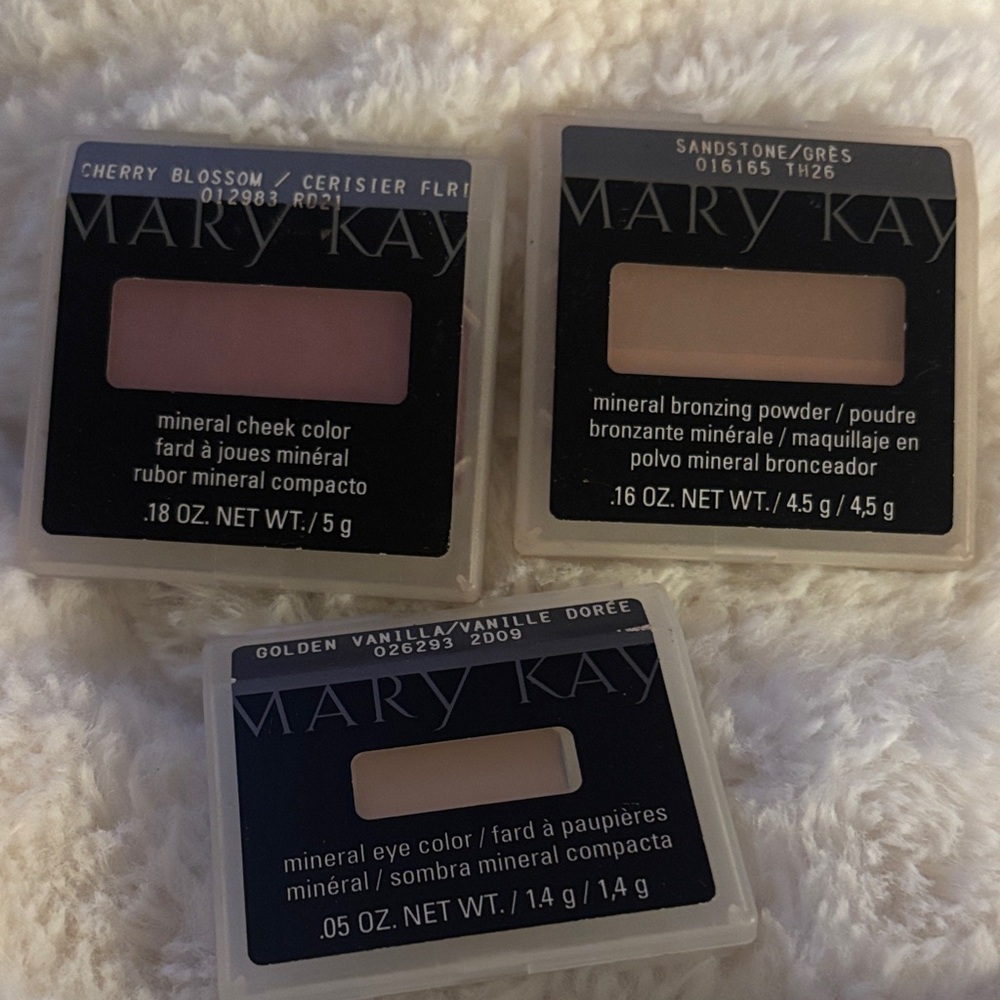 Mary Kay Mineral Makeup Trio - Cherry Blossom, Sandstone, Golden Vanilla